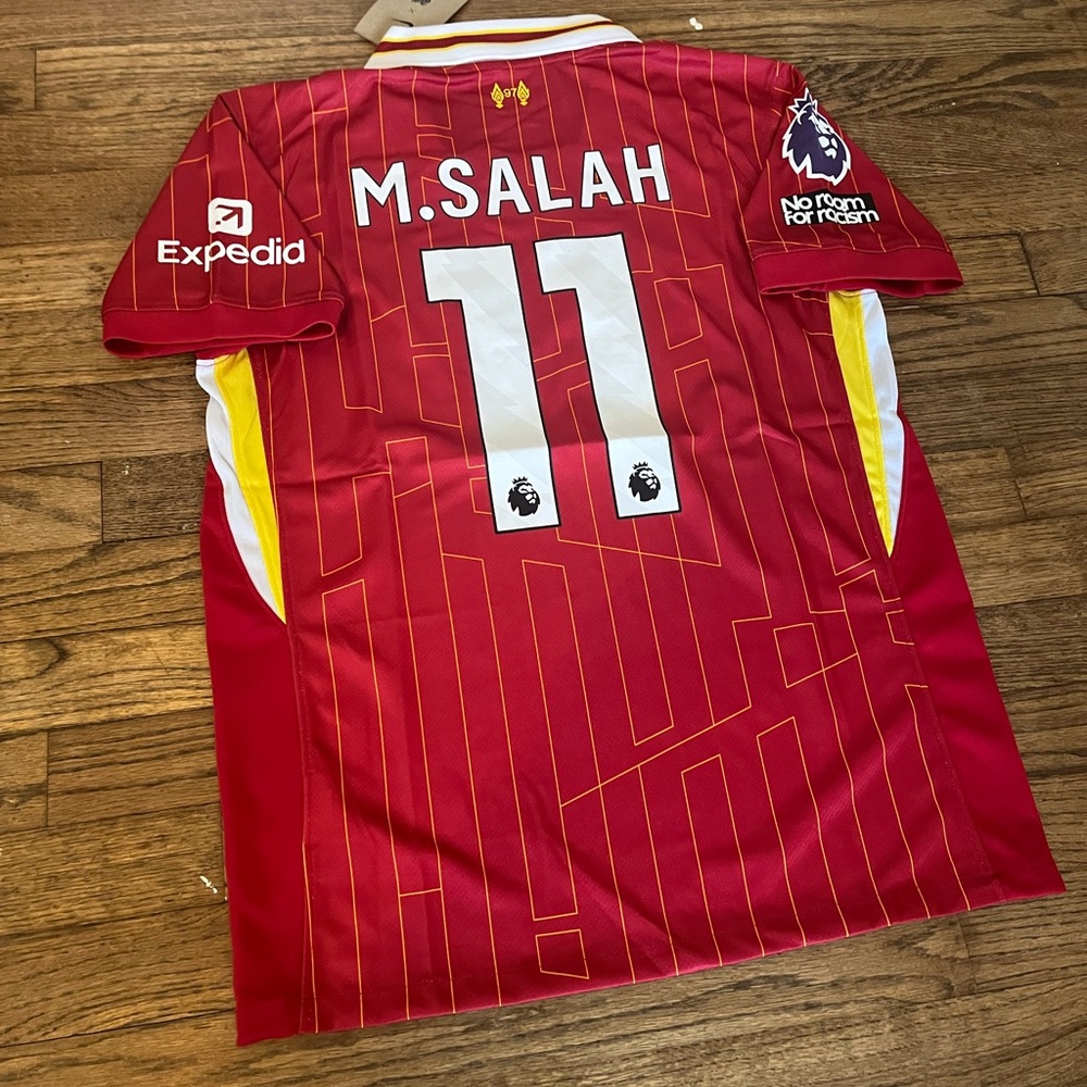 Liverpool 2024/2025 Home Soccer Jersey - Picture 2 of 8